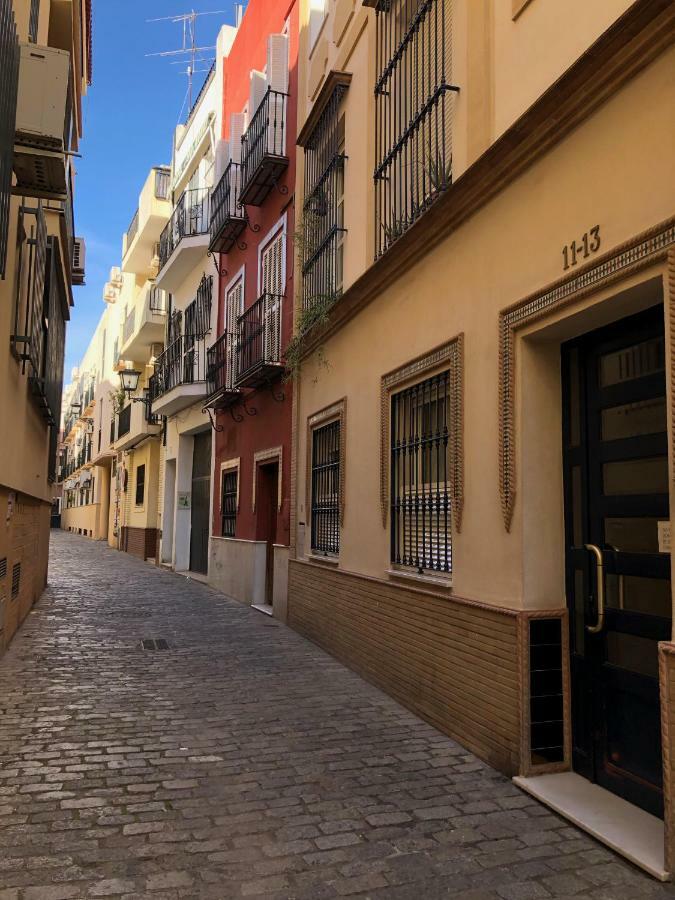 Serva La Bari Shared Apartment Seville Luaran gambar