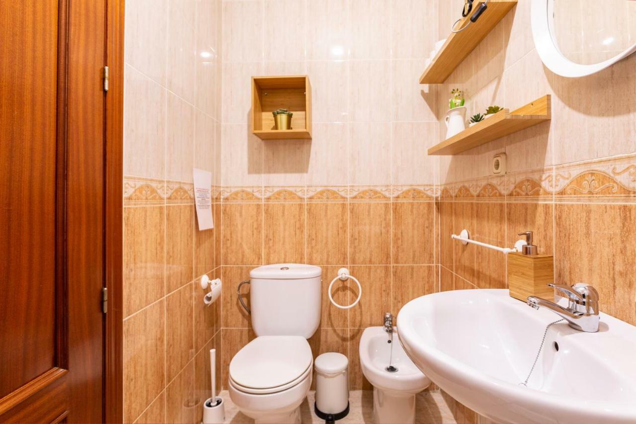 Serva La Bari Shared Apartment Seville Luaran gambar