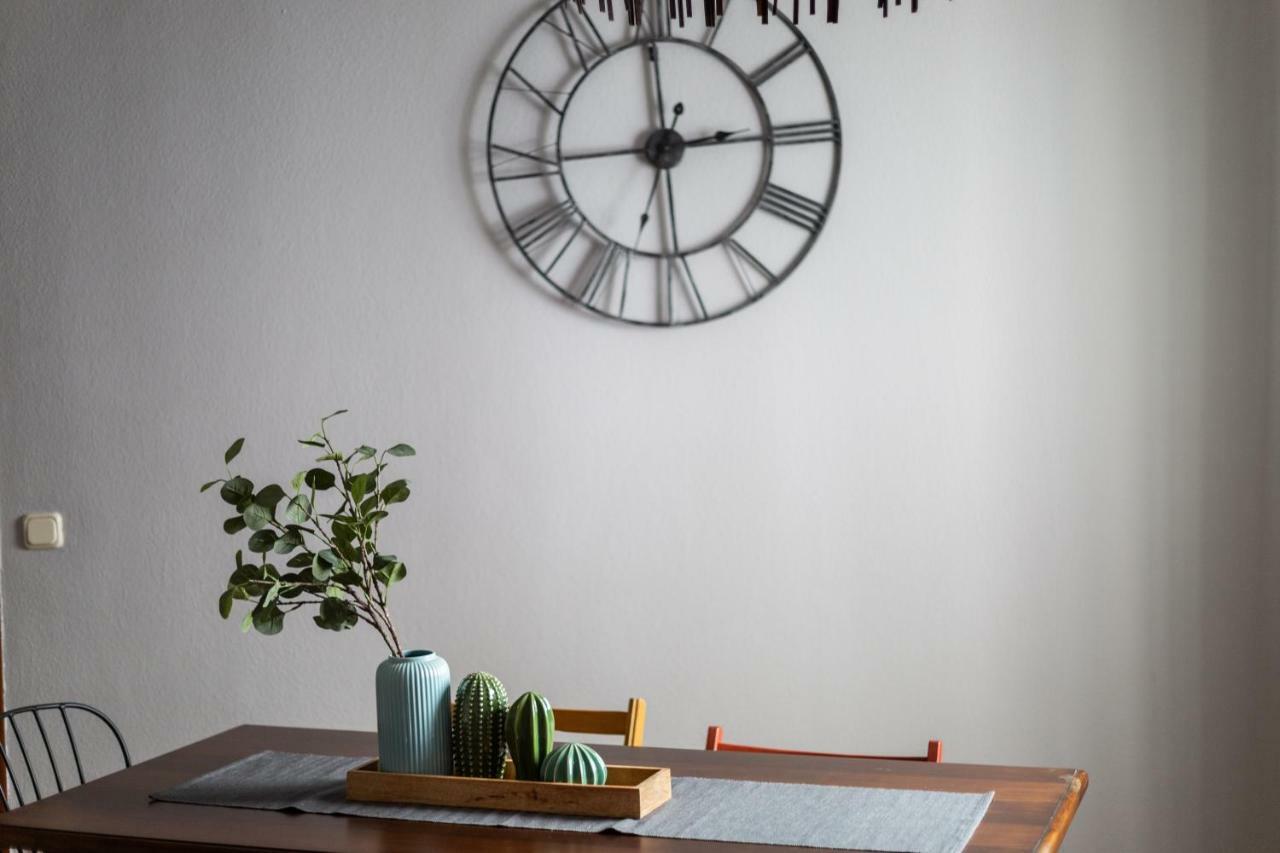 Serva La Bari Shared Apartment Seville Luaran gambar
