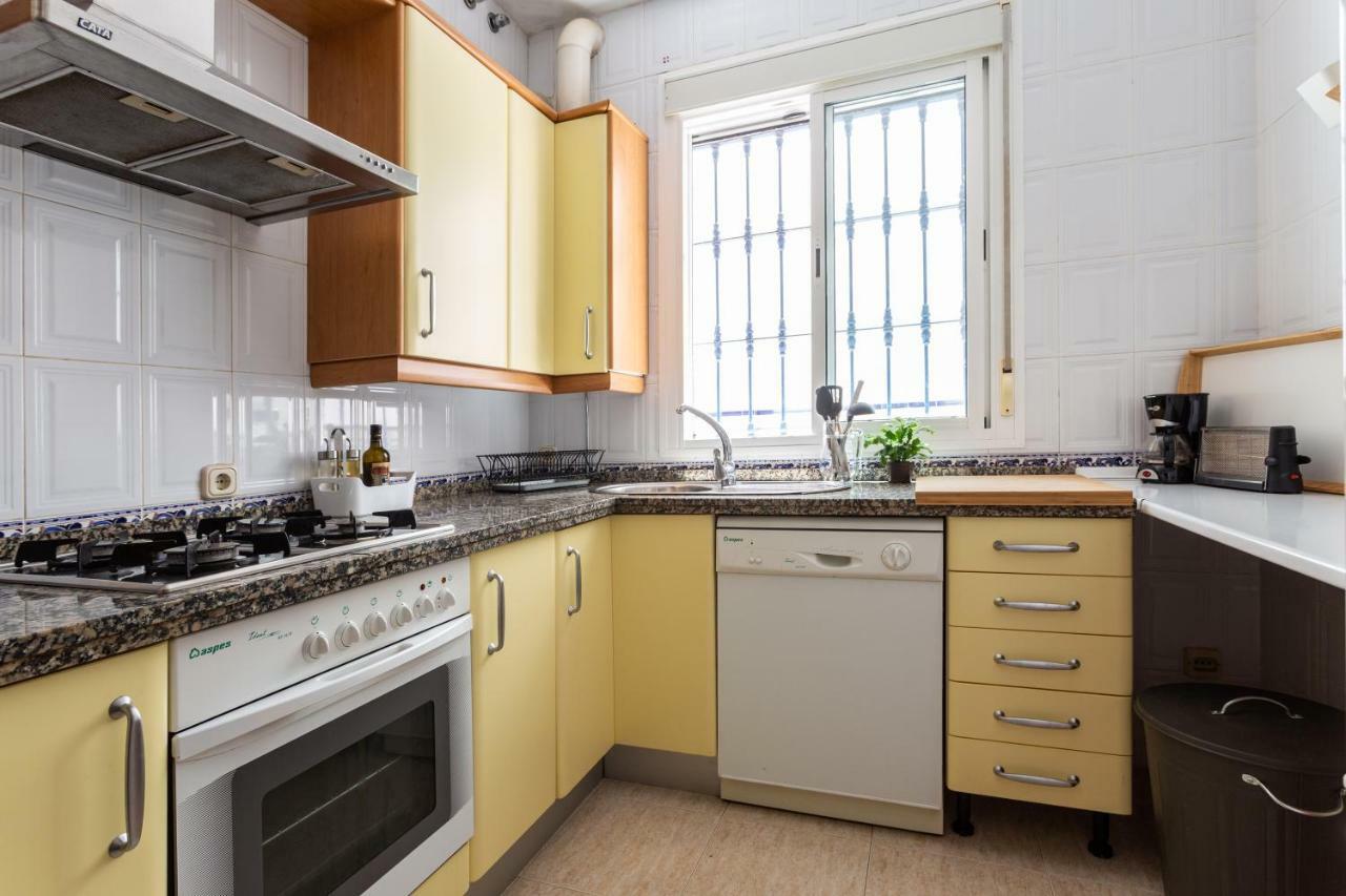 Serva La Bari Shared Apartment Seville Luaran gambar