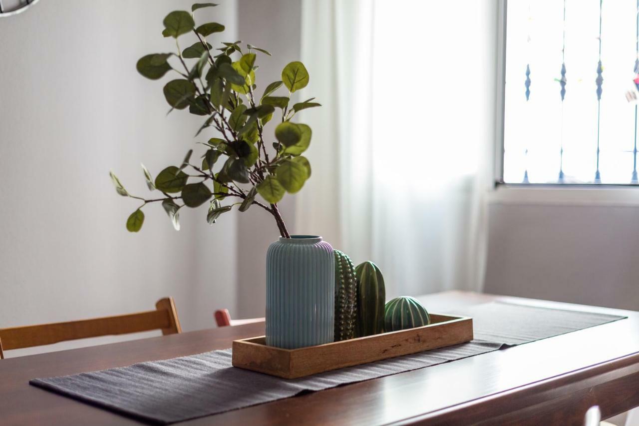 Serva La Bari Shared Apartment Seville Luaran gambar