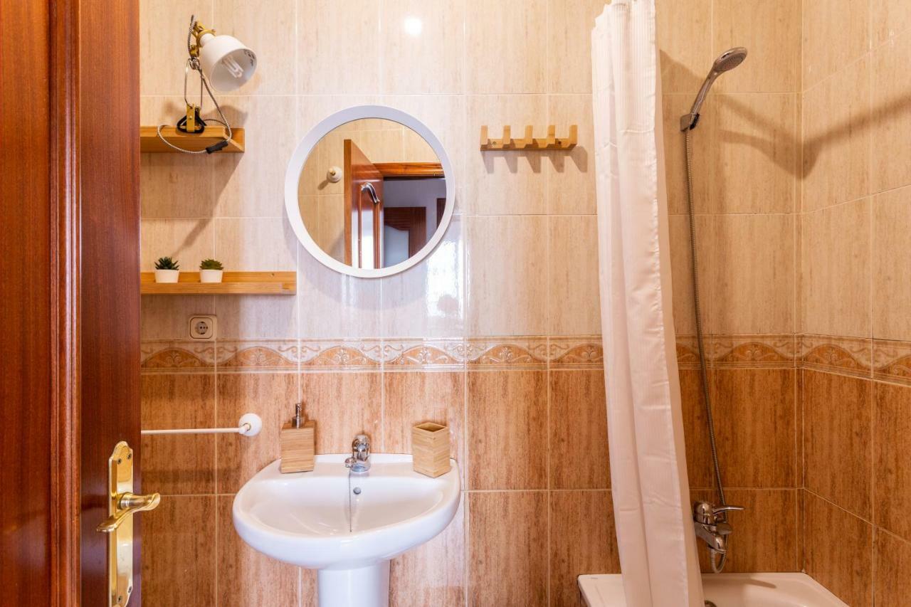 Serva La Bari Shared Apartment Seville Luaran gambar