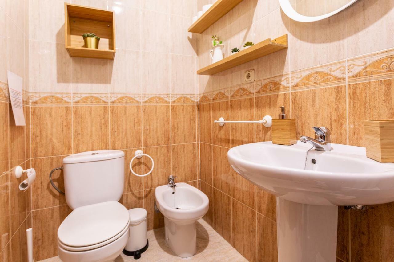 Serva La Bari Shared Apartment Seville Luaran gambar