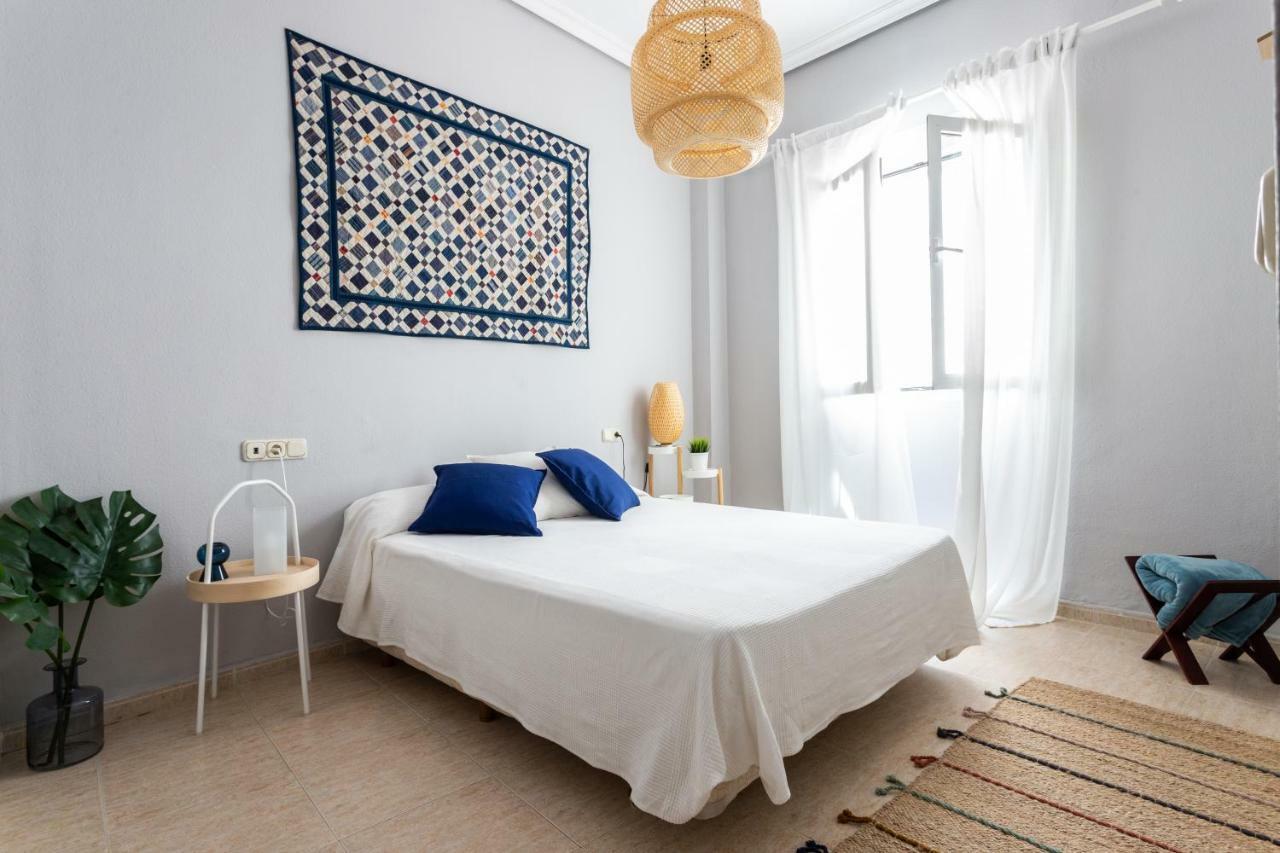 Serva La Bari Shared Apartment Seville Luaran gambar