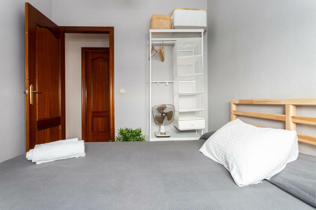 Serva La Bari Shared Apartment Seville Luaran gambar