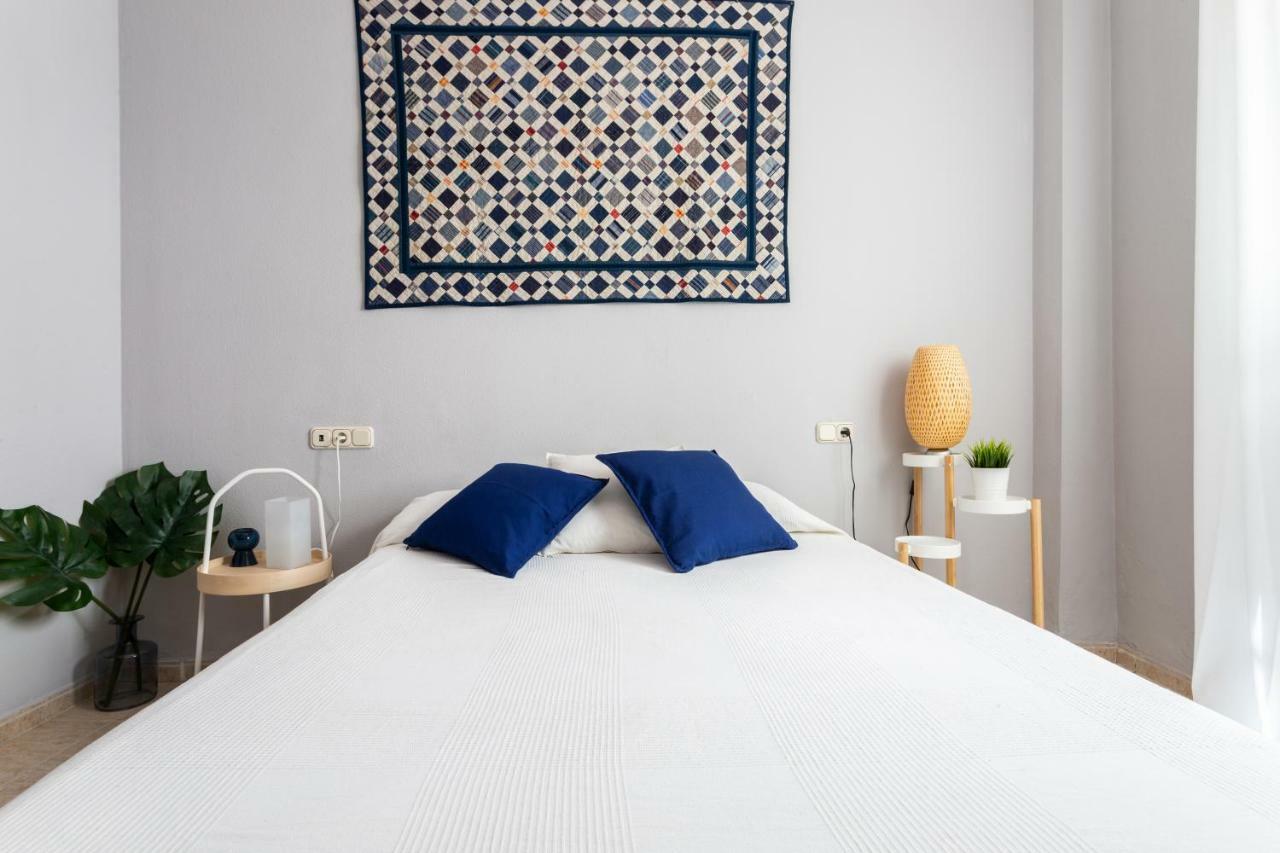 Serva La Bari Shared Apartment Seville Luaran gambar
