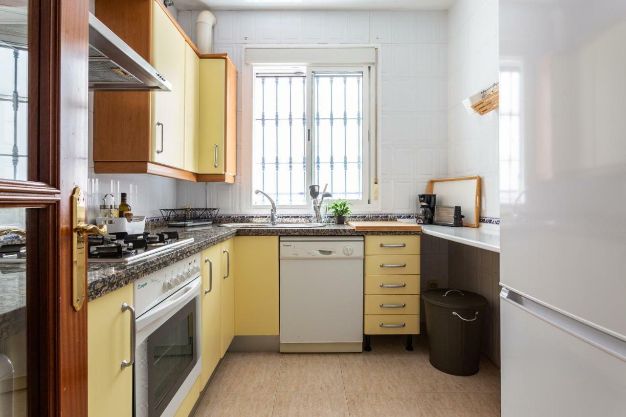 Serva La Bari Shared Apartment Seville Luaran gambar