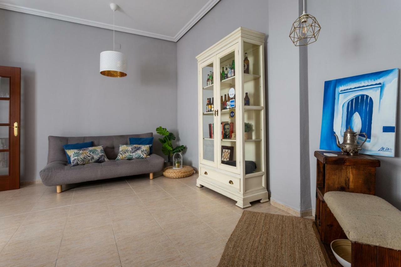 Serva La Bari Shared Apartment Seville Luaran gambar
